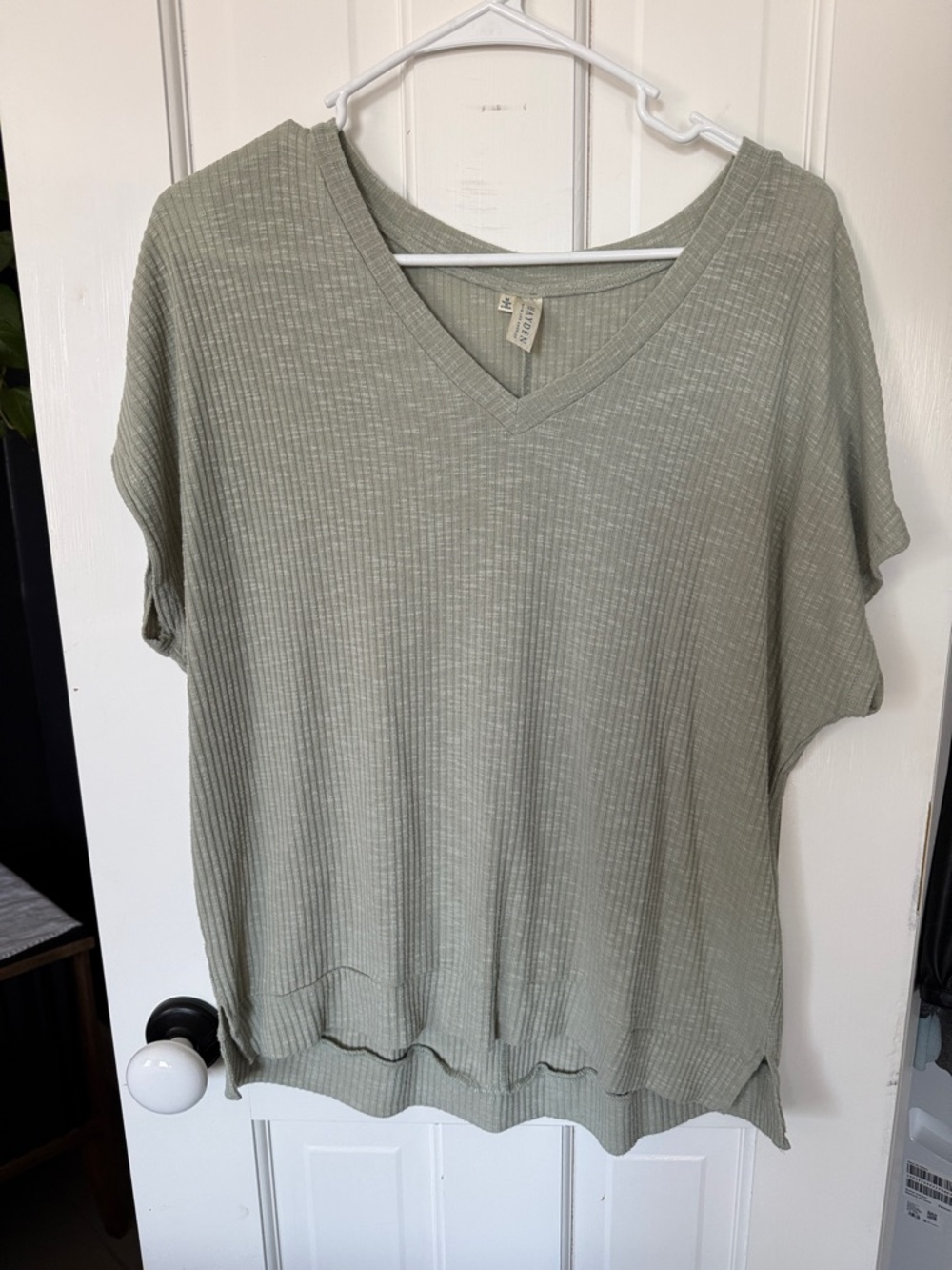 Light Sage Ribbed V‑Neck Short Sleeve Top